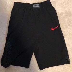 Nike basketball shorts boys XL